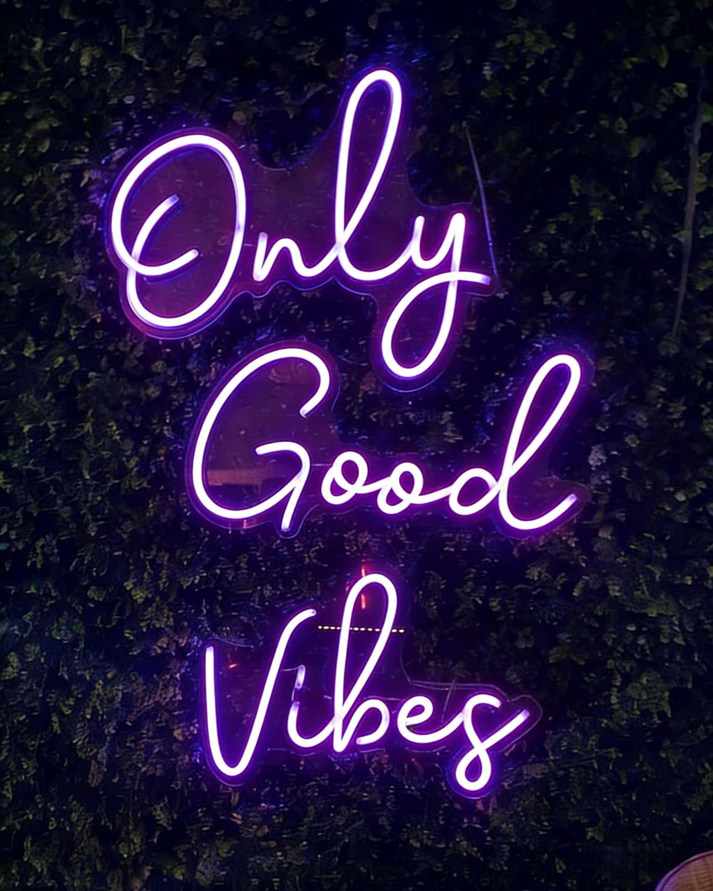 Enseigne néon LED "Good Vibes Uniquement"