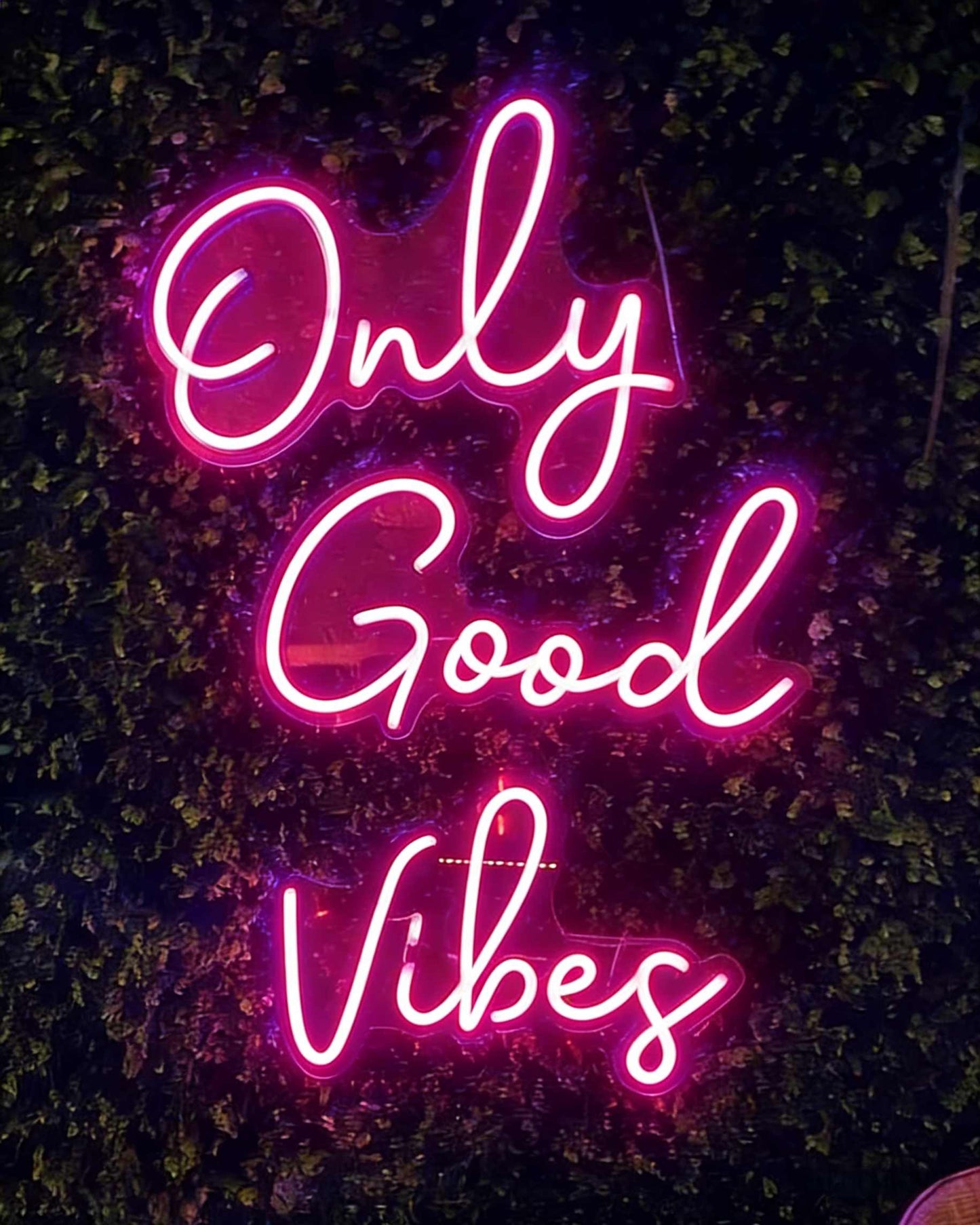 Enseigne néon LED "Good Vibes Uniquement"