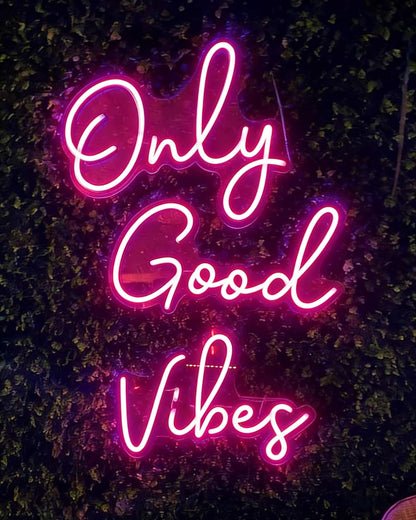 Enseigne néon LED "Good Vibes Uniquement"