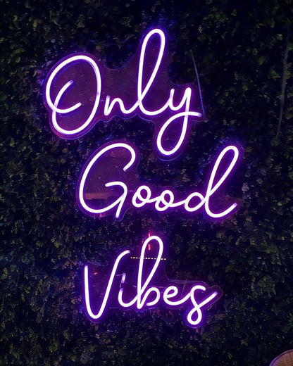 Enseigne néon LED "Good Vibes Uniquement"